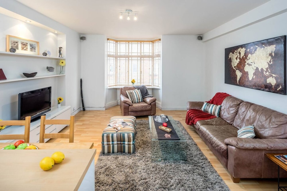 JOIVY 2-bed flat near Notting Hill