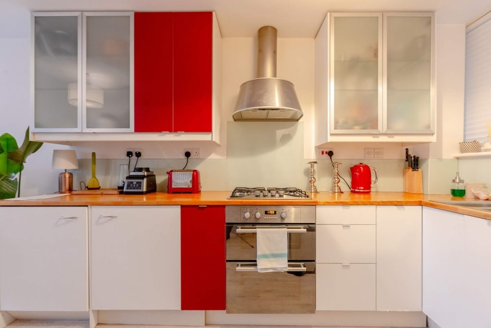 Stunning 1BD Flat w/ Garden Area, Kentish Town!