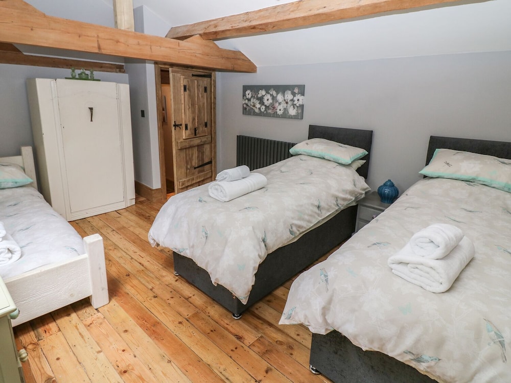 Matlock Vacations - The Carriage House - Property Image 3