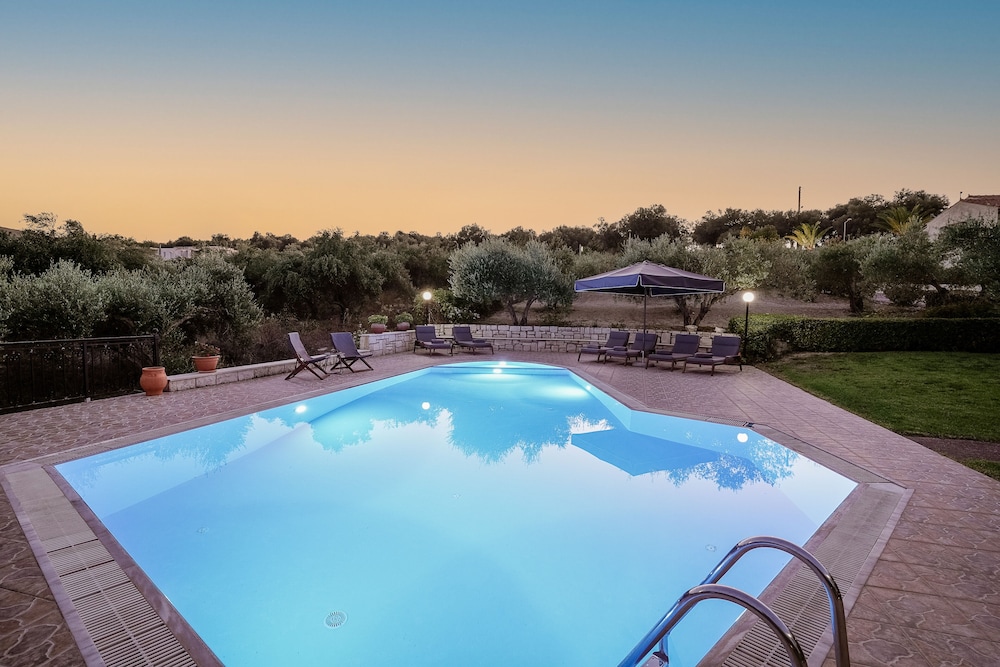 Villas Lefkothea