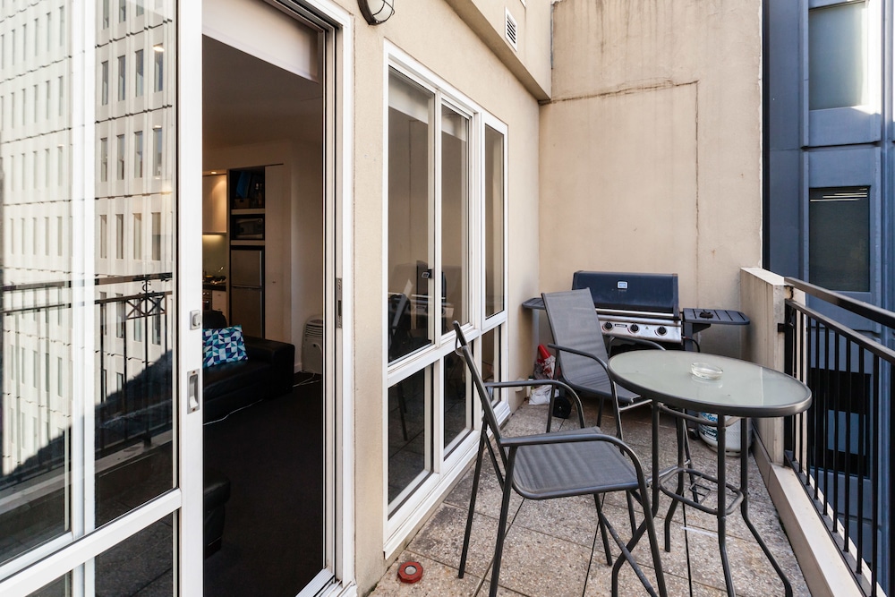 CLAUDE, 2BDR Melbourne Apartment