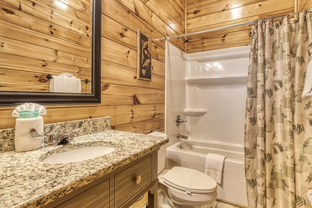 Grand View Lodge Panoramic Views Hot Tubs Game Room Theater Sleeps 56 Guests