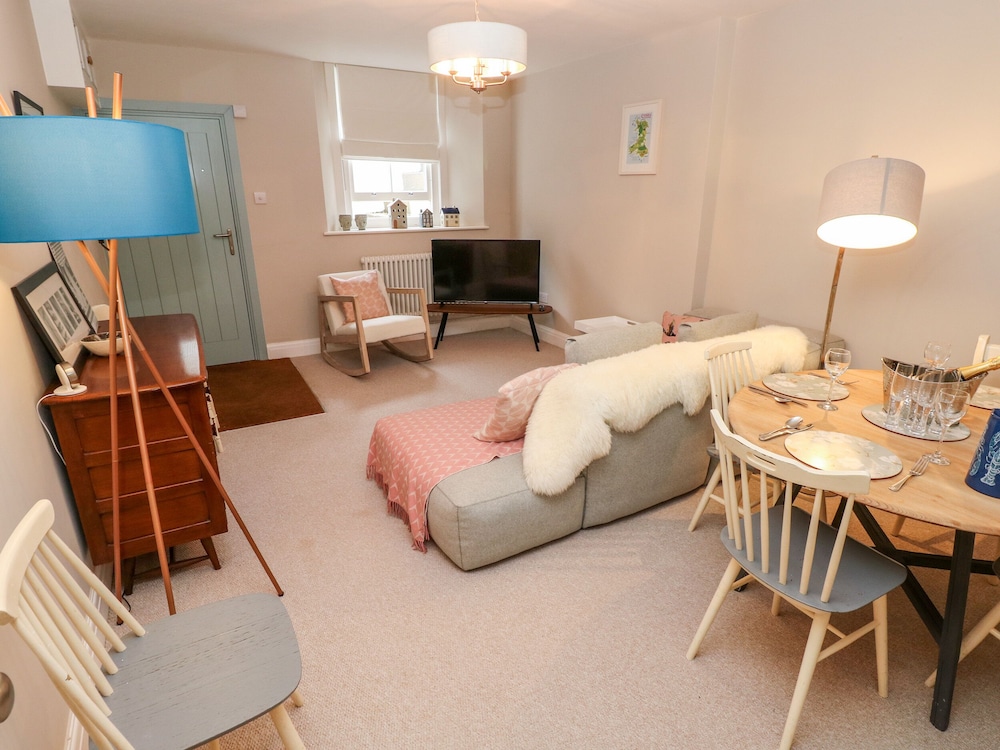 Flat 1, Belmont