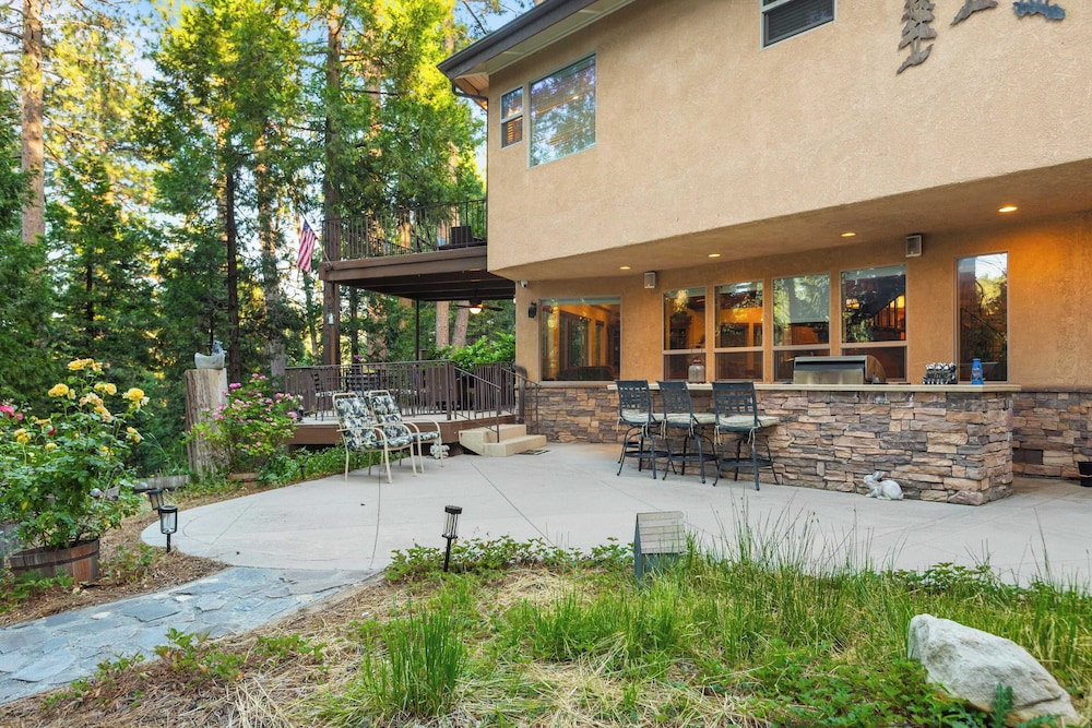 The Fairway Hideaway by Avantstay Game Room, Outdoor Dining & Near Lake Arrowhead