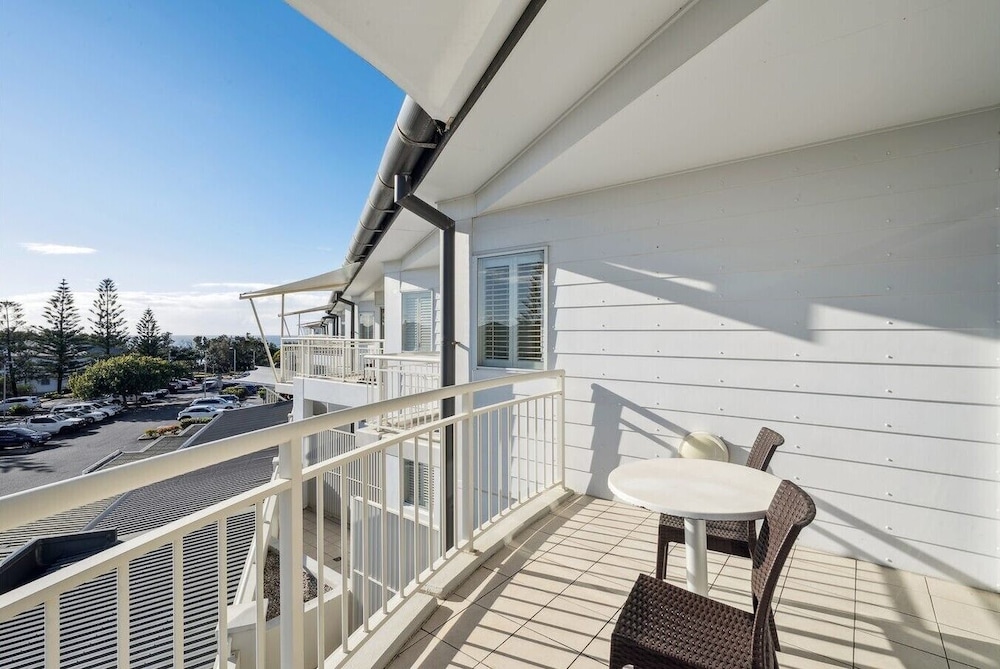 The Pool Resort Kingscliff - 2B Dual Key (1307/08) - Holiday Management Co.