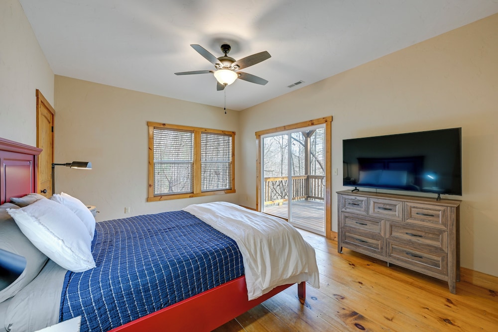 Sapphire Valley Resort Cabin w/ Fireplaces + Grill