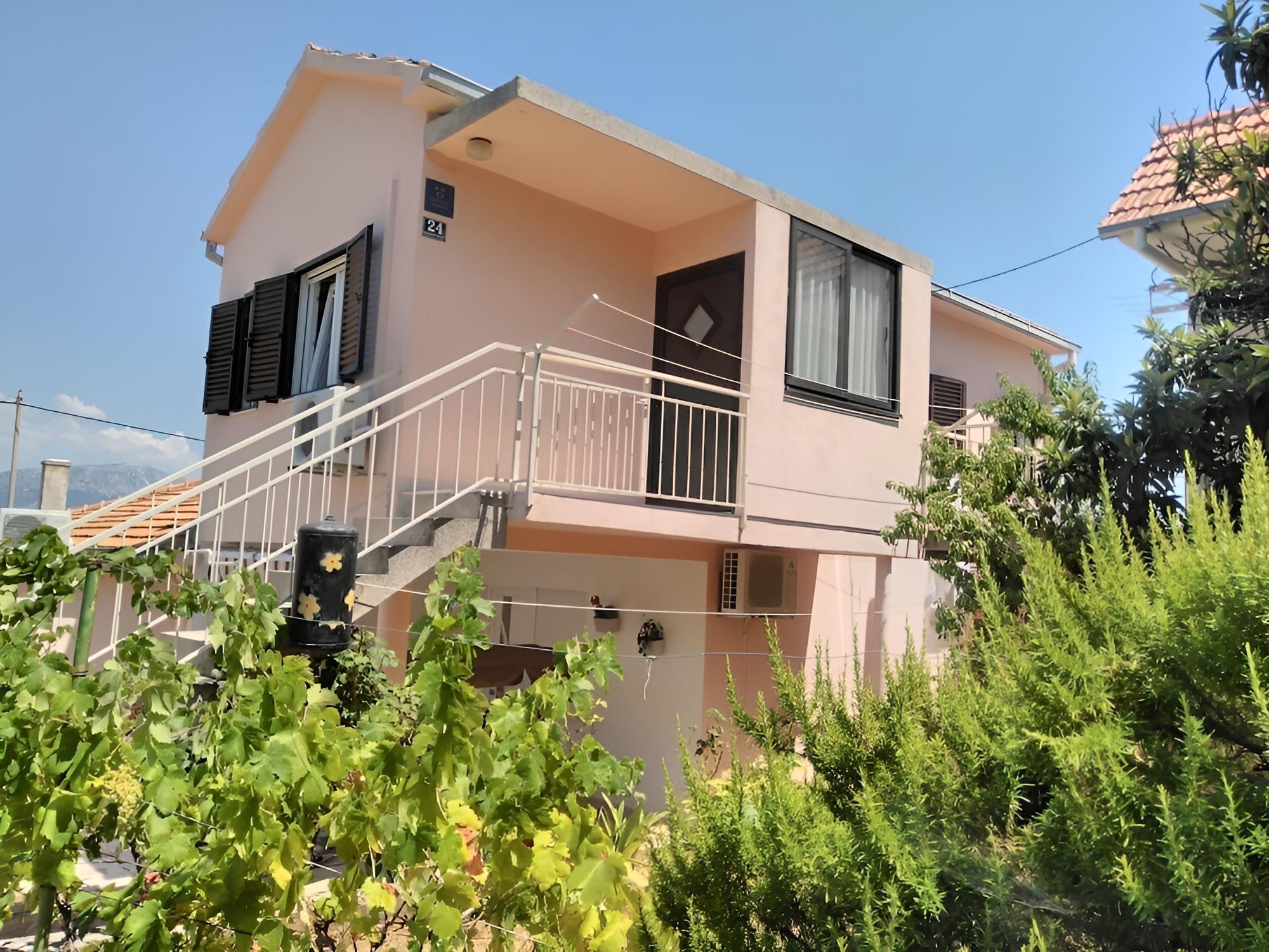 Boris - Close to the sea With Parking - H view 4