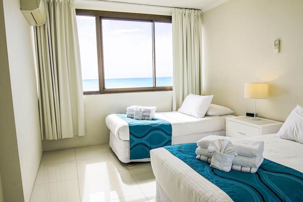 Cairns Aquarius