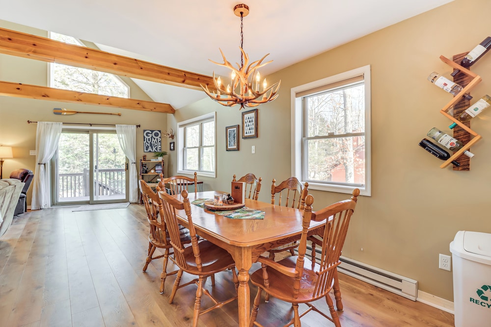 Walk to Lake Harmony: Family Retreat w/ Decks!