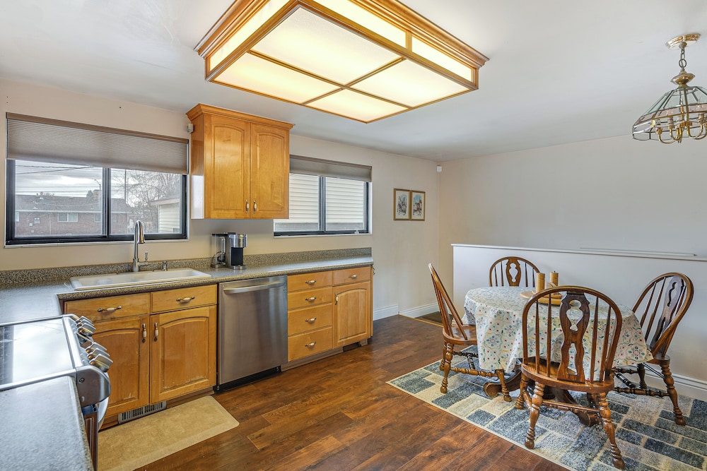 Bring a Pet: West Valley City House w/ Grill