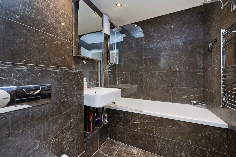 2 Bedroom Apartment - Bayswater