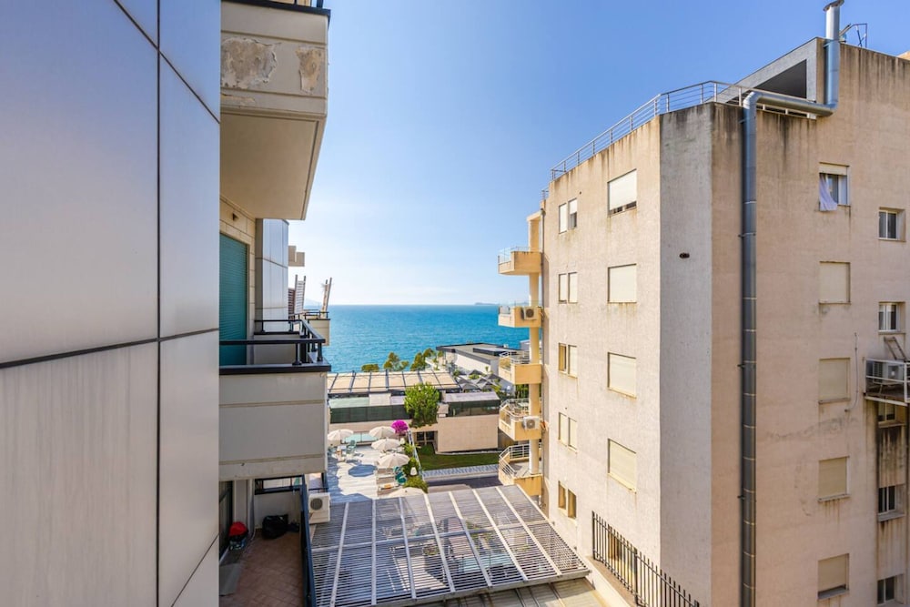 Marina Mirage Apartment