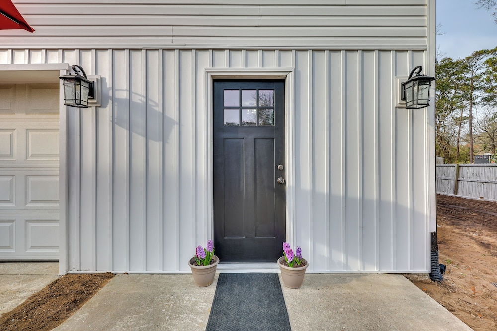 Walk to Pier: North Carolina Getaway in Oak Island