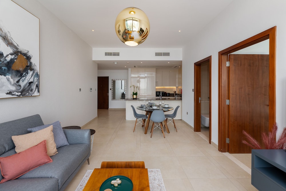 Sleek 1BR at Dubai Marina w Balcony