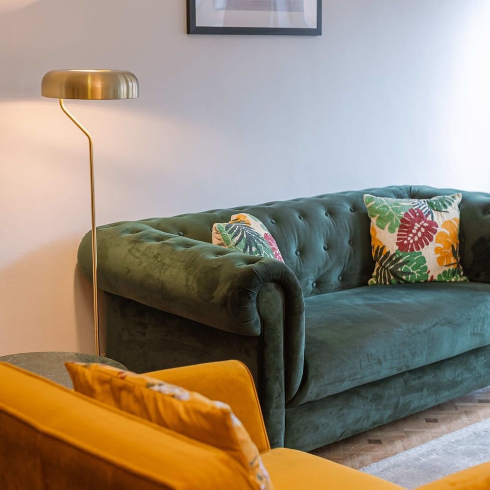Comfy 1-bedroom Apartment With Side Seaview