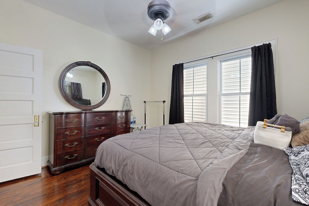 2-story Galveston Getaway w/ Balcony & Patio