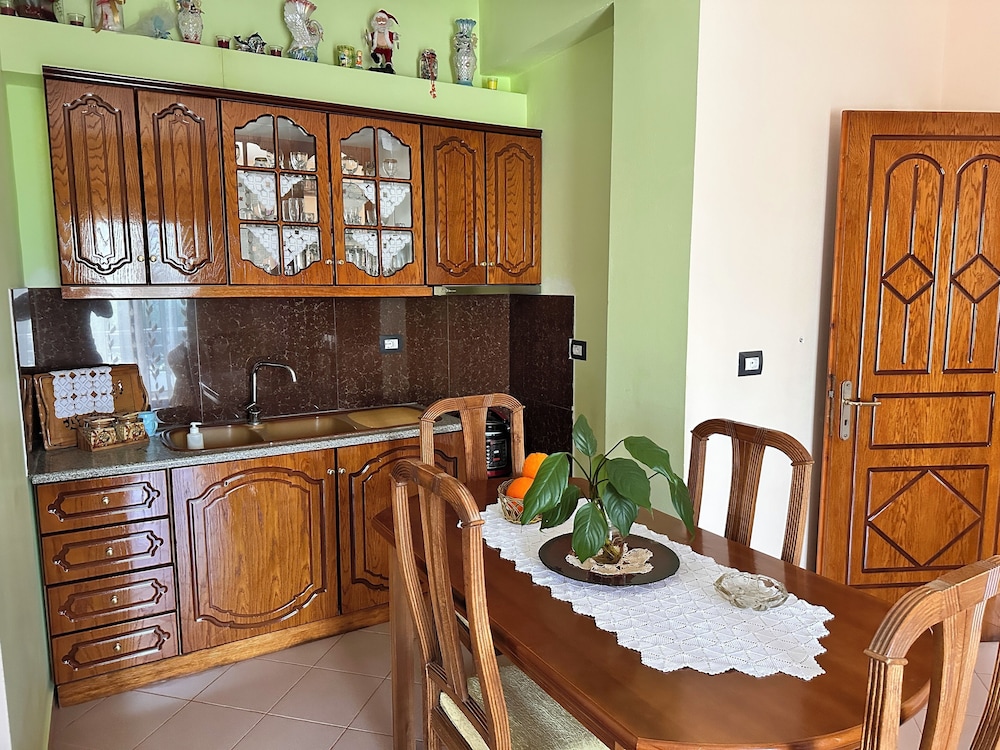 Apartments Meleqi