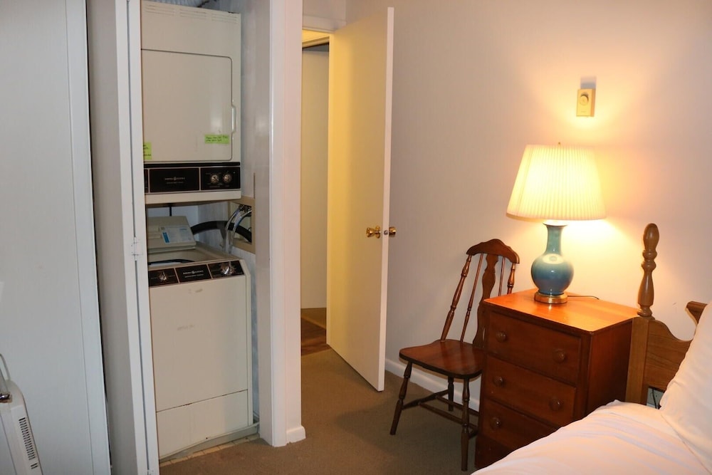 A Summer Place Unit A 2 Bedroom Home by Redawning view 4