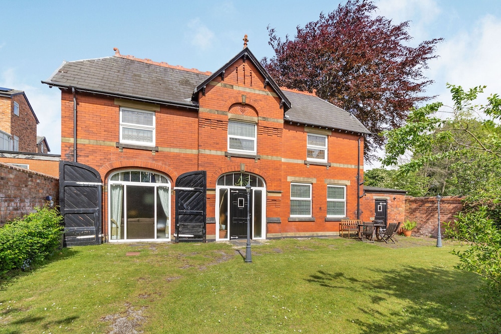 Southport Vacations - Southport Coach House - Property Image 1
