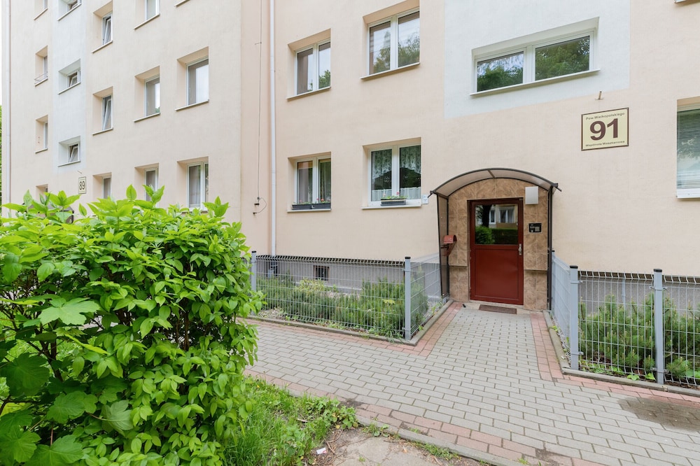 Cozy Apartament Redłowo by Renters view 2