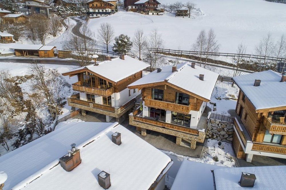 Chalet With Shared Swimming Pool