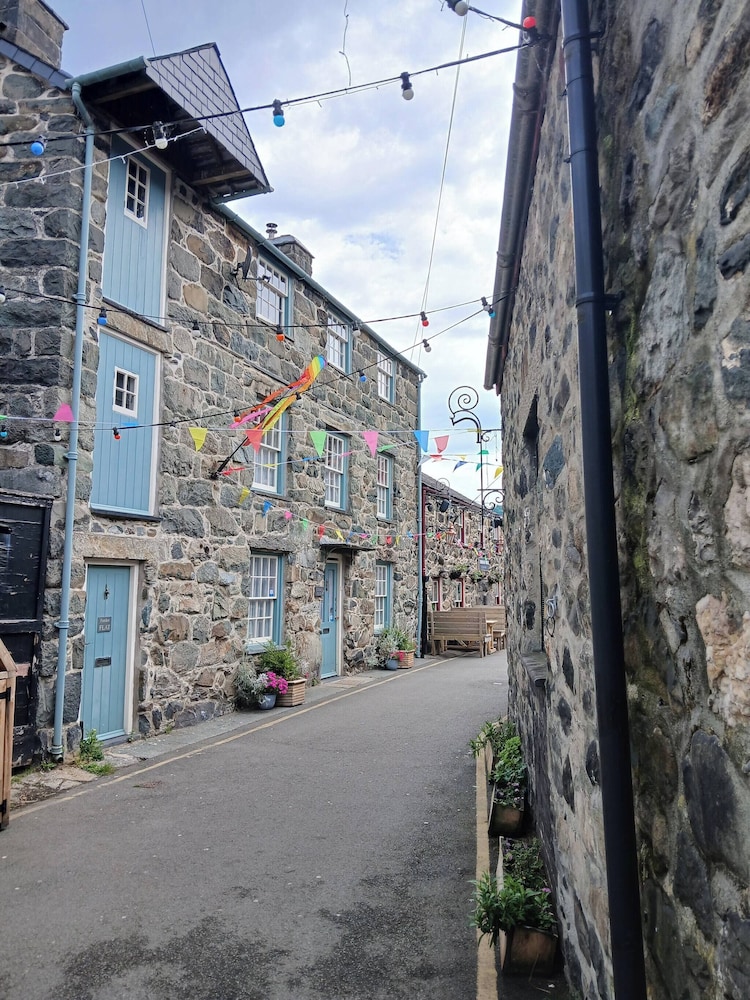 Charming Dolgellau Townhouse With Garden, Perfect for Families
