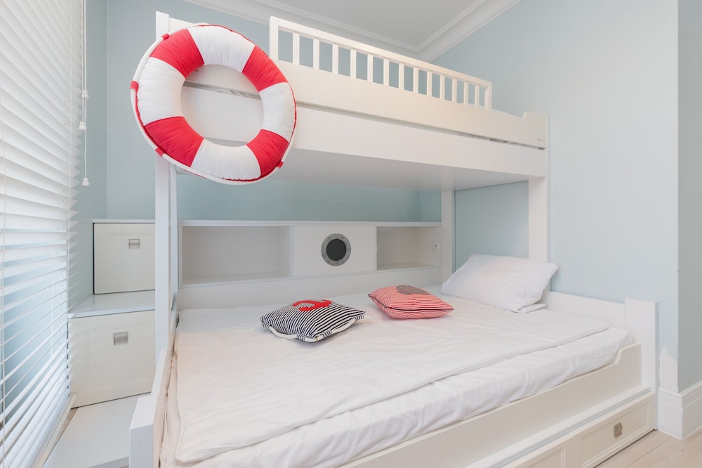 Sailor Apartment by Renters Prestige