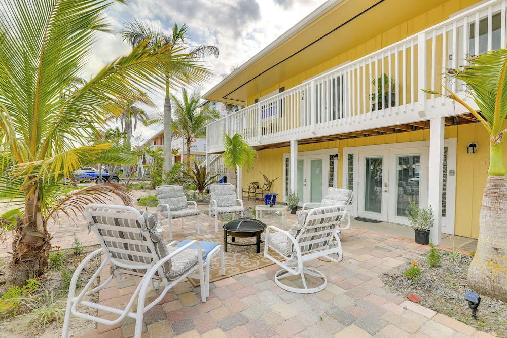Walk to Beach: Fort Meyers Home w/ Patio!