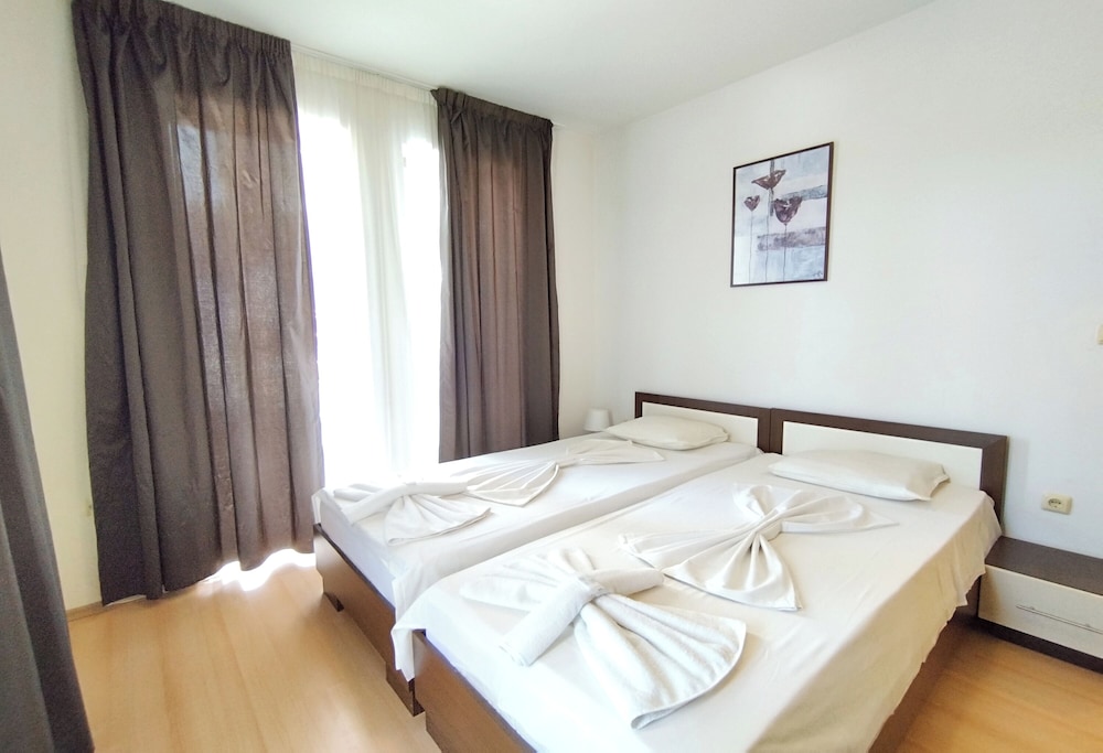 New Line Village Apartments, up to 4 Guests