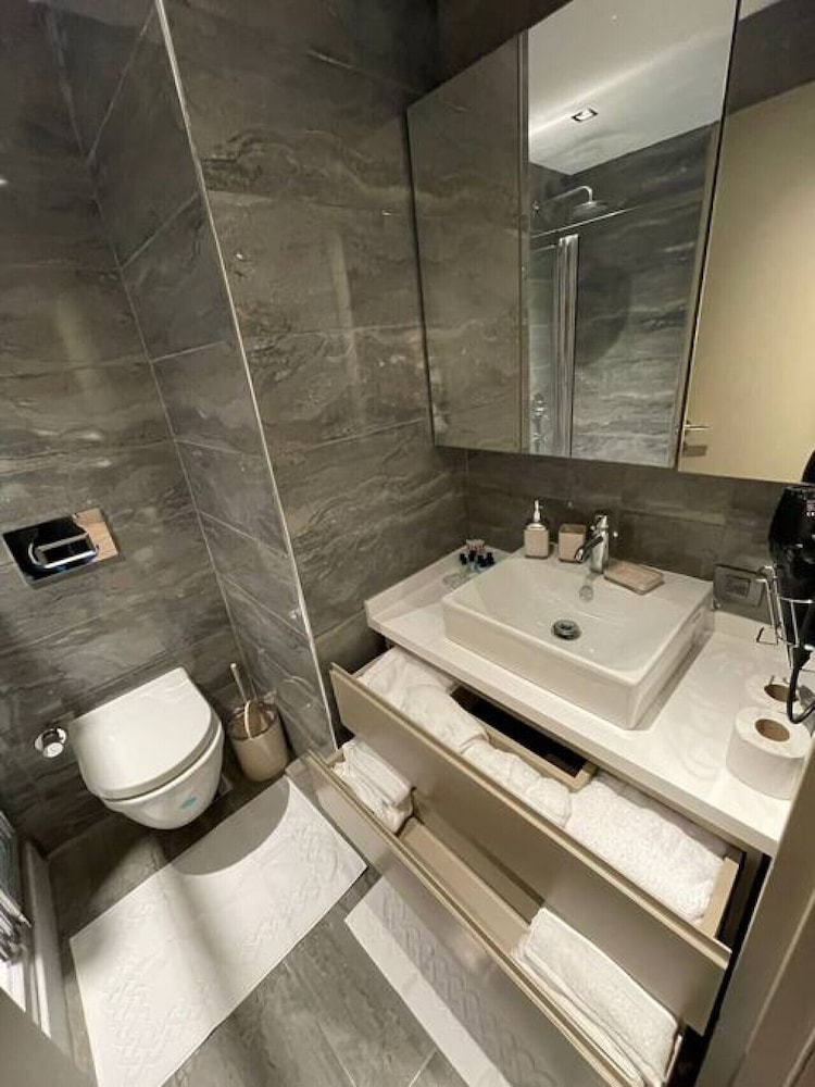 Brand-new 2 1 Apartment-near Mall of Istanbul