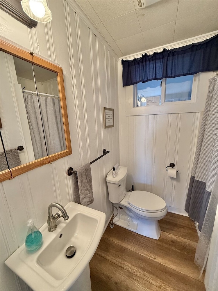 Grandview Lakefront Limit 9 4 Bedroom Home