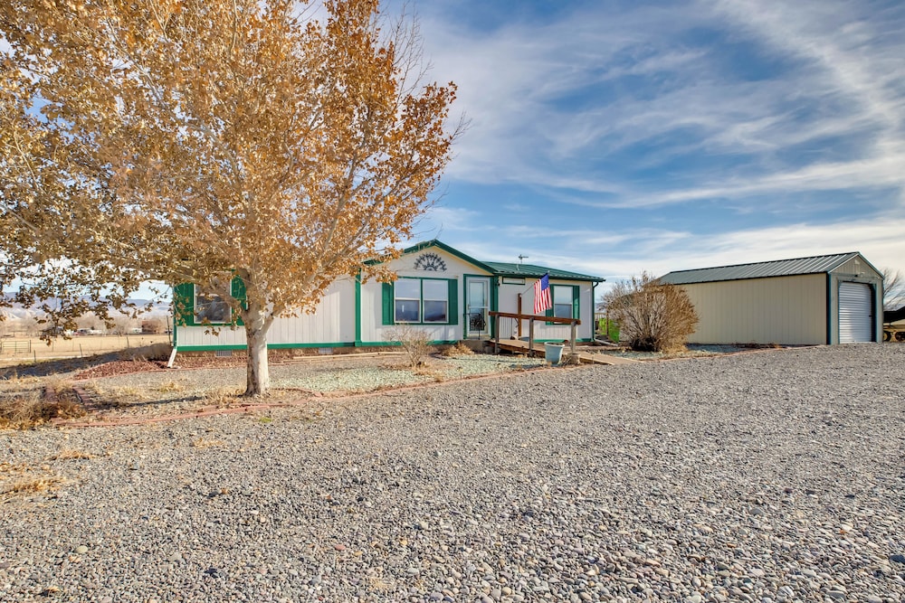 Hot Tub & Screened Patio: Getaway in Montrose!