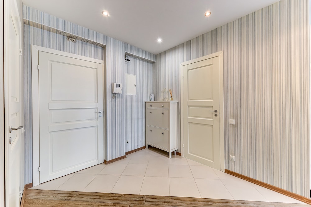 Stylish apartment with panoramic view view 3