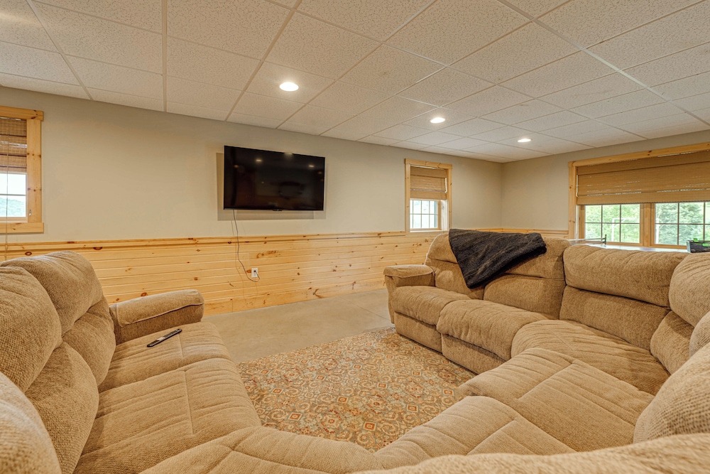Game Room + Fire Pit: Sprawling Westfield Retreat!
