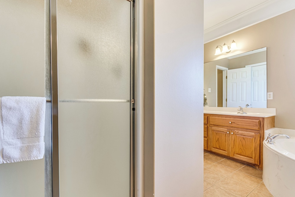 11 Mi to Dtwn Little Rock: Home w/ Large Deck!