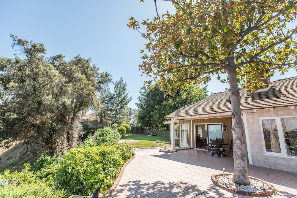 Bel-Air Villa, 3 Bedrooms - Celebrity Area - Image 1
