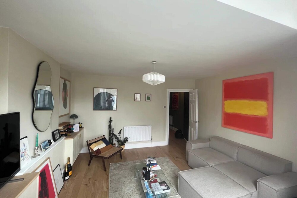 Characterful 1BD Flat w/ Private Gym - Brockley