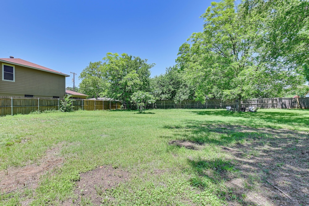 Pet-friendly Home w/ 1-acre Yard in Aubrey