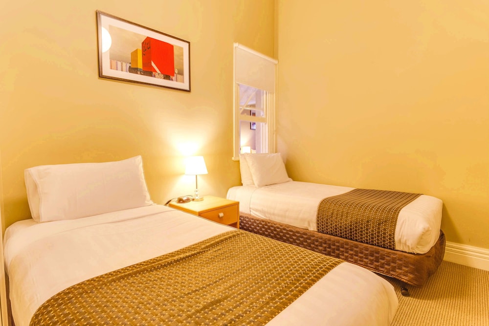 Globe Apartments