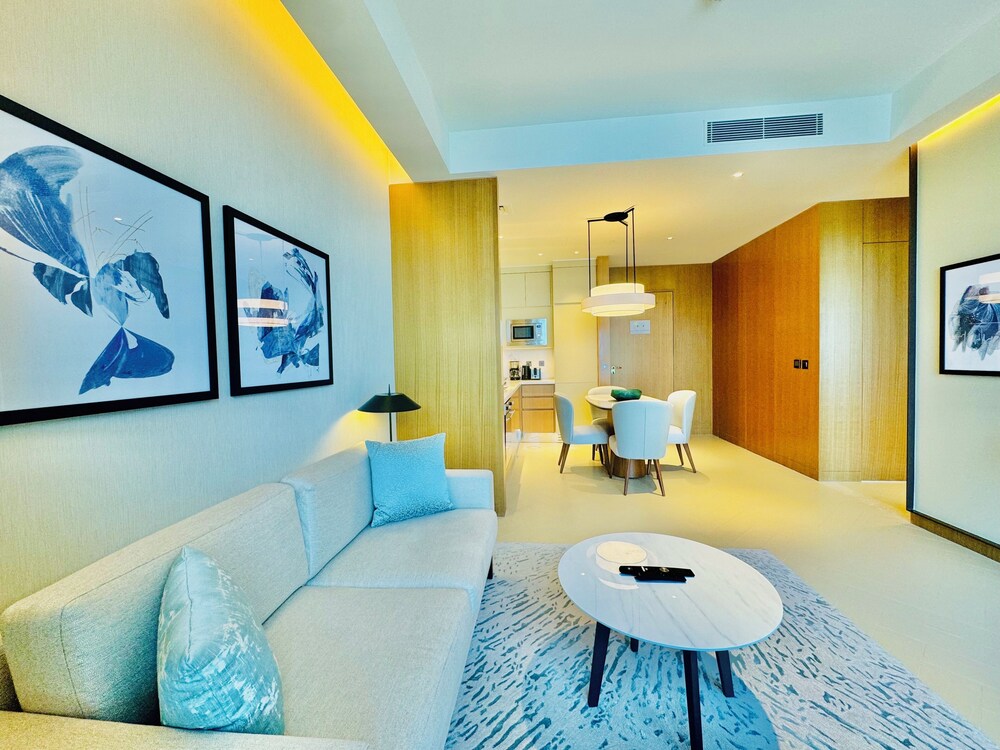 Venduras -Majestic Luxe 2BR Address Opera