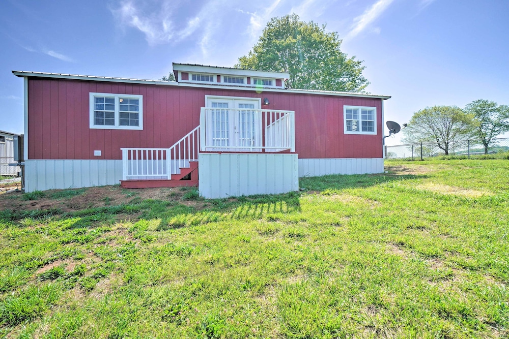 Sweetwater Vacations - Landscape Views: Sweetwater Country Cottage! - Property Image 4