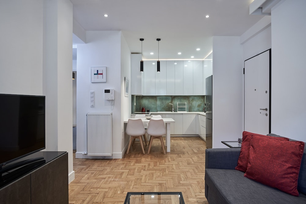 Elite Living 2bd Apt next to Hilton-Ilisia Park