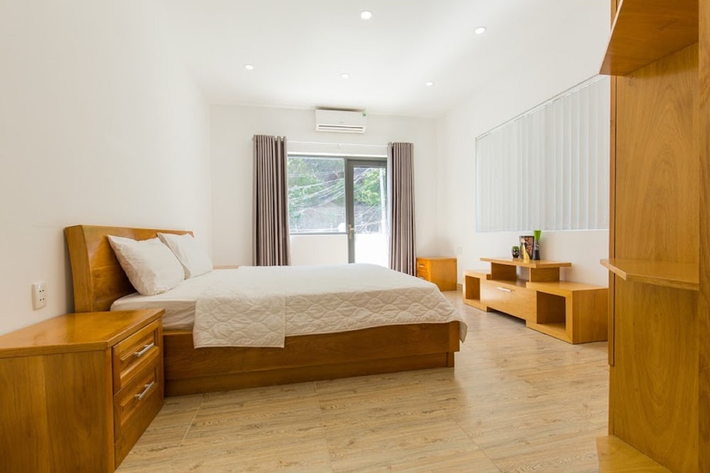 Villa Royal 2 view 2