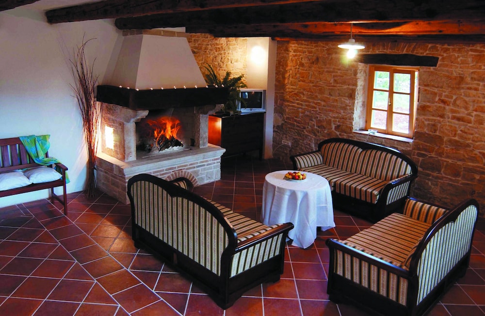 Marvelous Istrian Villa Morus view 3