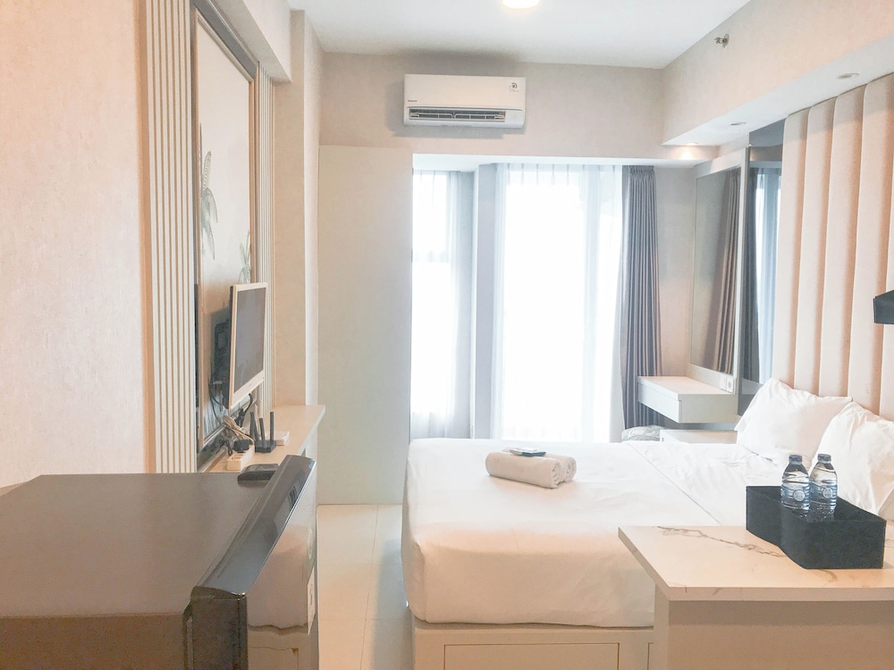 Modern and Comfortable Studio at Benson Supermall Mansion Apartment