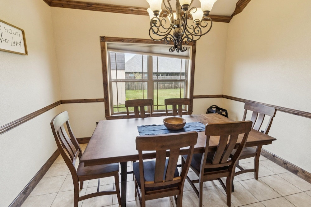 Gorgeous 4br Dakota Springs Home 3 Bedroom Home