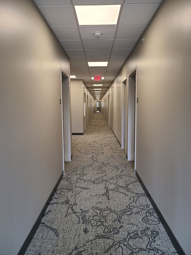 Hamburg Inn Suites - Property Image 3