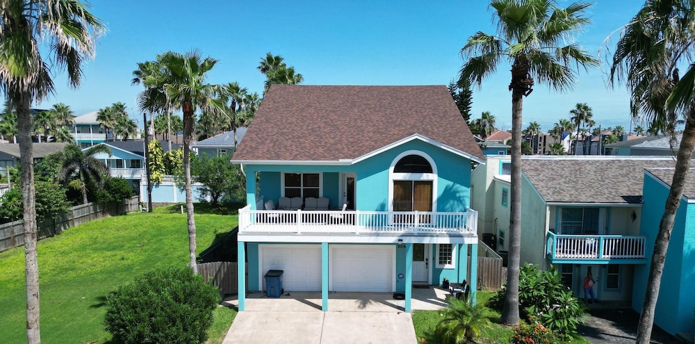 Tranquil Turquoise Retreat