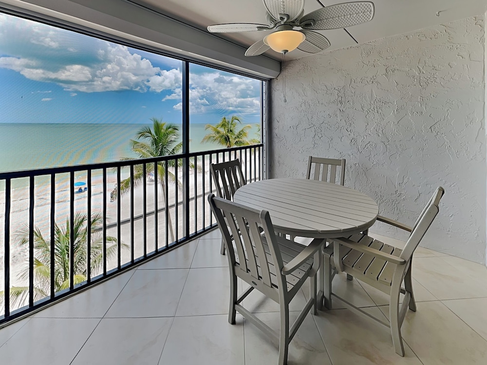 Seaside 4 by Distinctive Beach Rentals