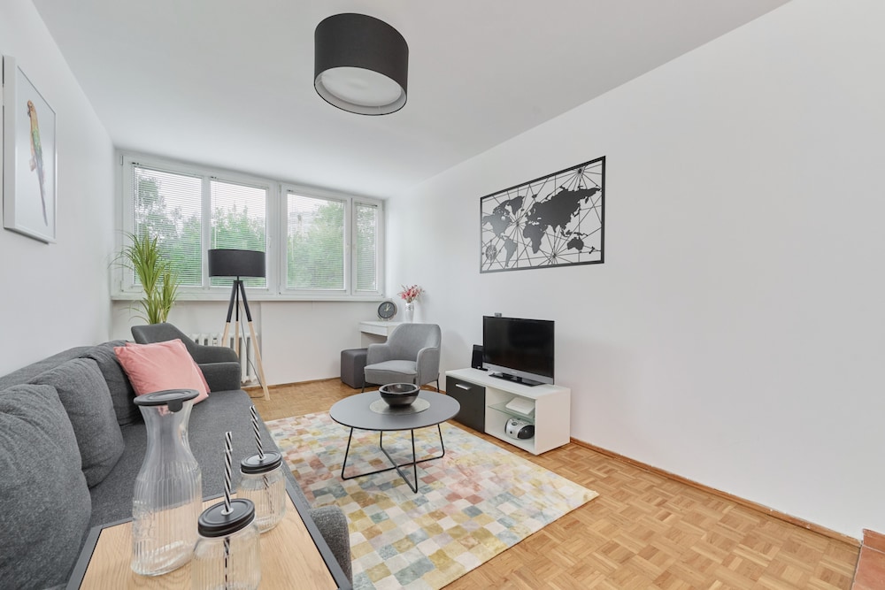 Cozy Zielińskiego Apartment by Renters view 2